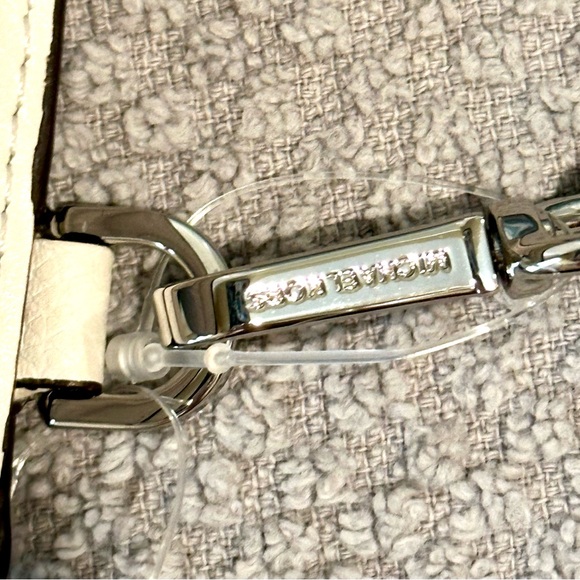 Michael Kors white leather wallet - Picture 10 of 16